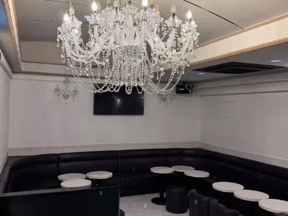 CLUB_TWENTY_ONE_top